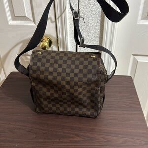 LV Messenger Bag in good condition just needs cleaning